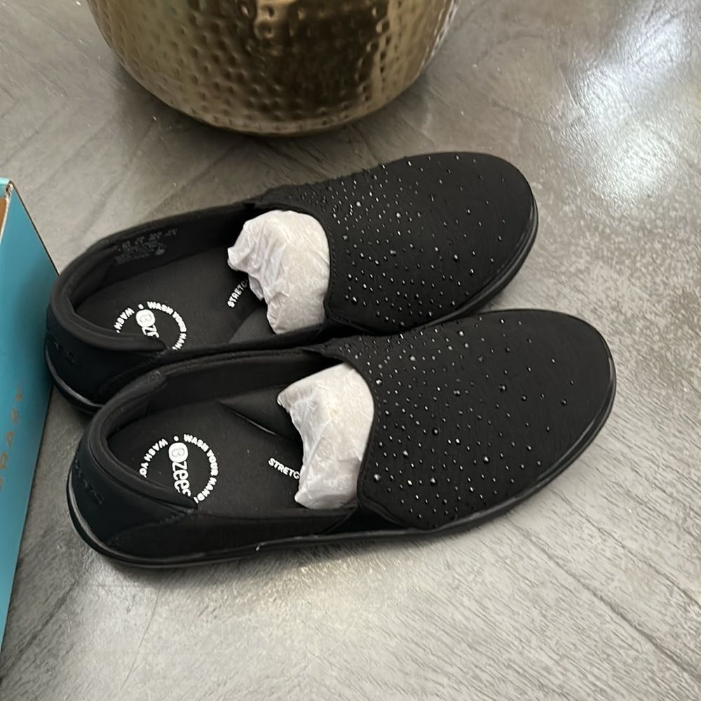Bzees Women's Poppyseed Slip On - Picture 5 of 13
